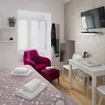 Very Central Studio Near Subway